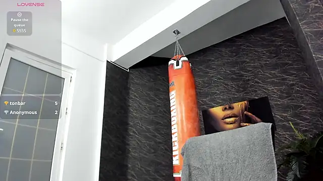 Snapshot of leonardsmith01 chatting on March 4, 2:38 am leonardsmith01 online show from March 4, 2:38 am