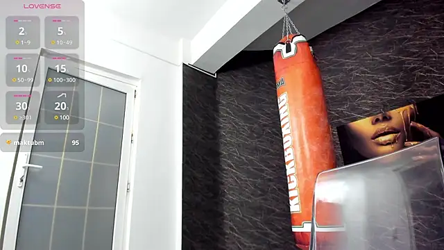 Snapshot of leonardsmith01 chatting on March 4, 11:43 pm leonardsmith01 online show from March 4, 11:43 pm