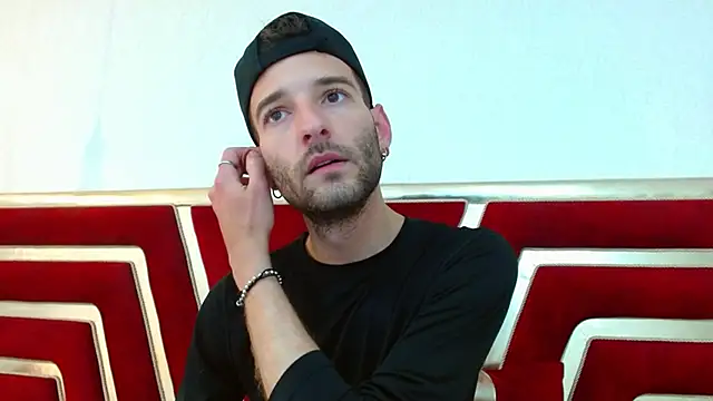 Christopher saint online show from April 14, 1:50 pm