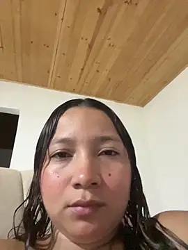 Snapshot of queen_angelique chatting on November 5, 1:27 am queen angelique online show from November 5, 1:27 am