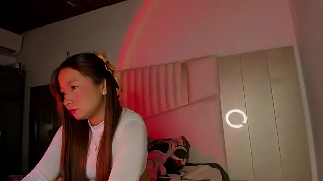 Snapshot of queen_angelique chatting on November 25, 2:00 am queen angelique online show from November 25, 2:00 am