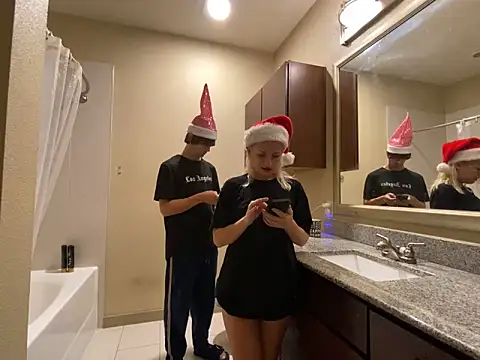 Snapshot of girlfriendmissy chatting on December 25, 1:31 am girlfriendmissy online show from December 25, 1:31 am
