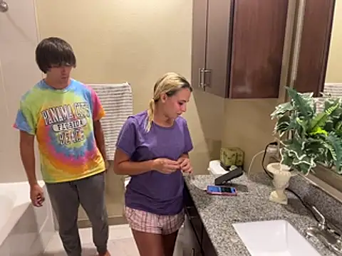 girlfriendmissy online show from July 12, 12:01 am