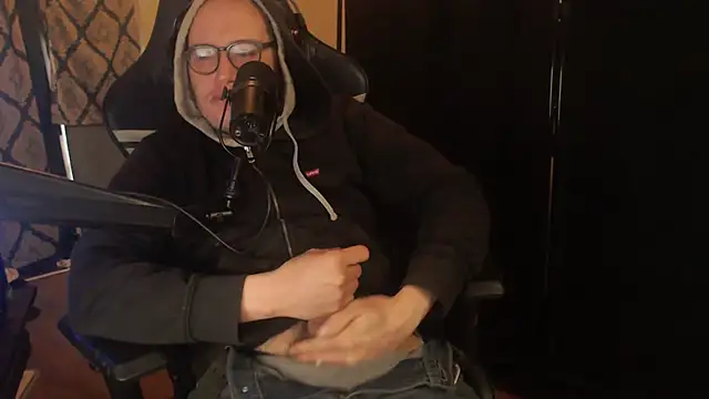 chicostick413 online show from March 3, 1:28 pm