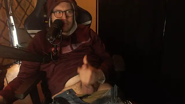 chicostick413 online show from March 31, 5:46 pm