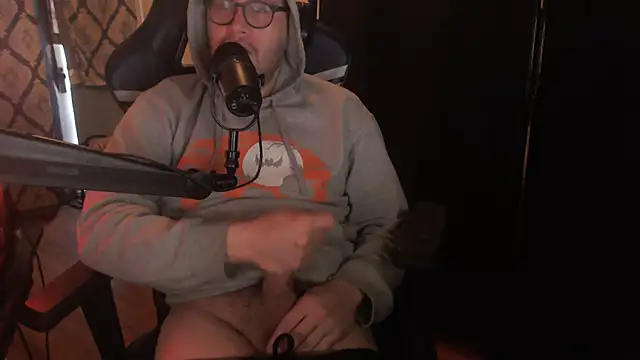 chicostick413 online show from April 10, 11:37 am