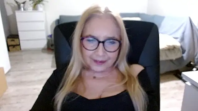 Snapshot of sofia_xkiss chatting on December 12, 5:59 pm sofia xkiss online show from December 12, 5:59 pm