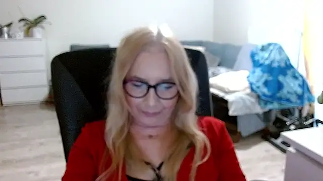 Snapshot of sofia_xkiss chatting on December 13, 7:47 am sofia xkiss online show from December 13, 7:47 am