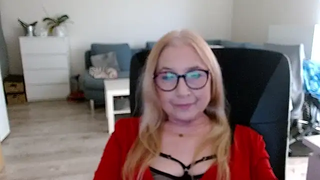 Snapshot of sofia_xkiss chatting on December 13, 11:02 am sofia xkiss online show from December 13, 11:02 am
