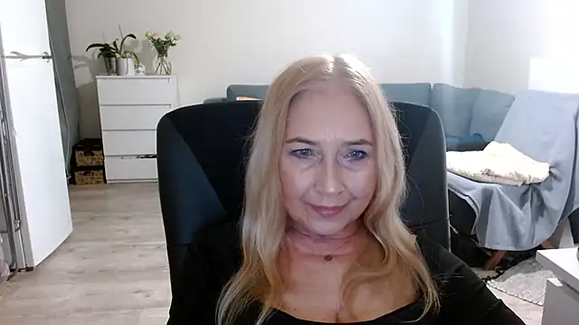 Snapshot of sofia_xkiss chatting on January 19, 7:57 am sofia xkiss online show from January 19, 7:57 am