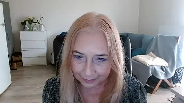 Snapshot of sofia_xkiss chatting on January 22, 10:50 am sofia xkiss online show from January 22, 10:50 am