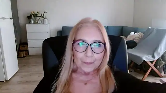 Snapshot of sofia_xkiss chatting on January 23, 11:04 am sofia xkiss online show from January 23, 11:04 am