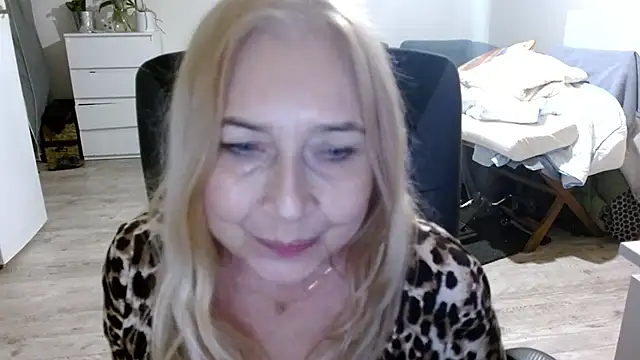 Snapshot of sofia_xkiss chatting on January 26, 5:44 pm sofia xkiss online show from January 26, 5:44 pm
