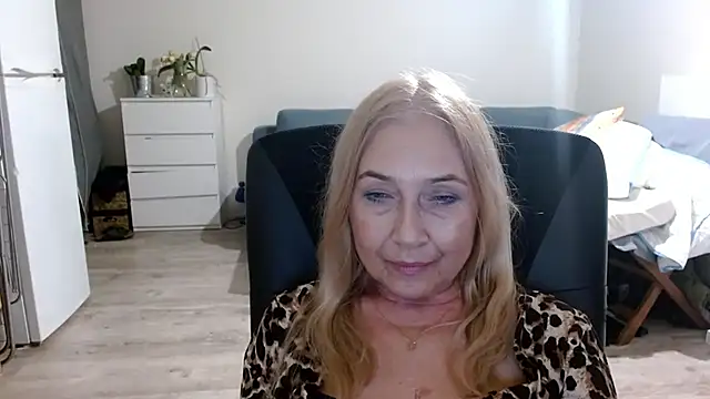 Snapshot of sofia_xkiss chatting on January 27, 2:46 pm sofia xkiss online show from January 27, 2:46 pm