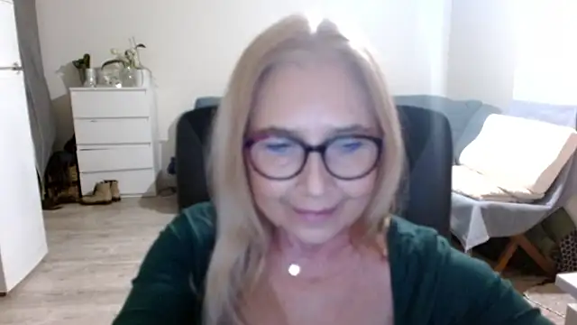 Snapshot of sofia_xkiss chatting on January 28, 5:46 pm sofia xkiss online show from January 28, 5:46 pm