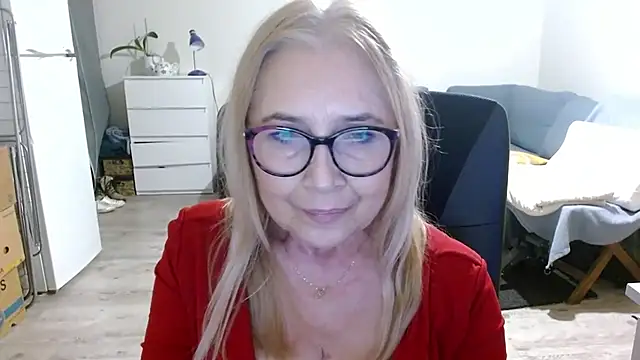 Snapshot of sofia_xkiss chatting on February 3, 5:56 pm sofia xkiss online show from February 3, 5:56 pm