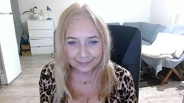 Snapshot of sofia_xkiss chatting on February 4, 3:36 pm sofia xkiss online show from February 4, 3:36 pm