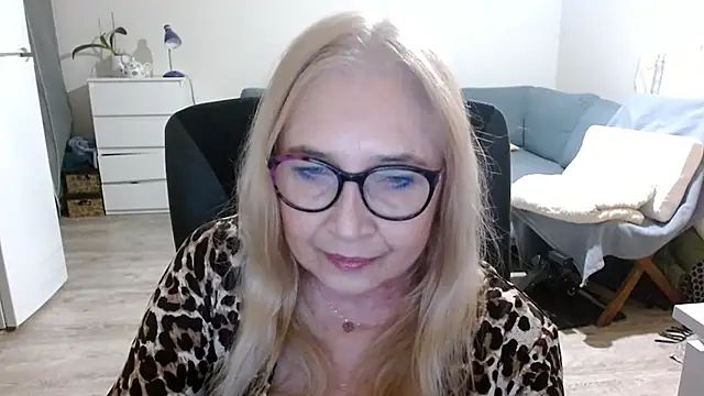 Snapshot of sofia_xkiss chatting on February 4, 6:49 pm sofia xkiss online show from February 4, 6:49 pm