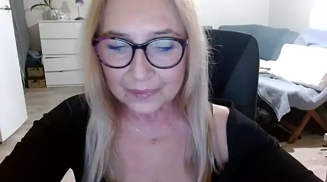 Snapshot of sofia_xkiss chatting on February 5, 3:52 pm sofia xkiss online show from February 5, 3:52 pm