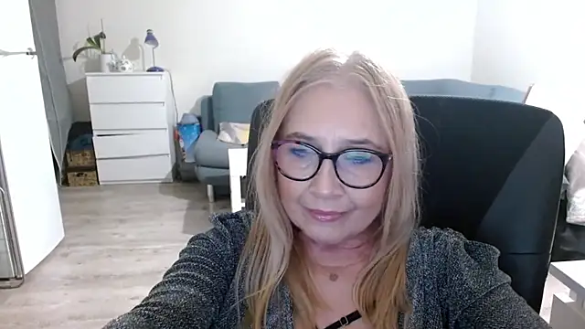 Snapshot of sofia_xkiss chatting on February 12, 2:43 pm sofia xkiss online show from February 12, 2:43 pm