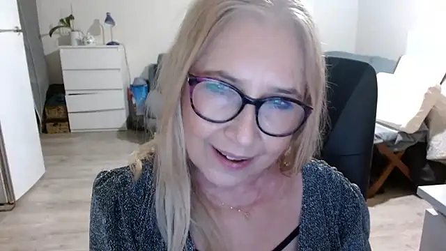 Snapshot of sofia_xkiss chatting on February 12, 6:19 pm sofia xkiss online show from February 12, 6:19 pm