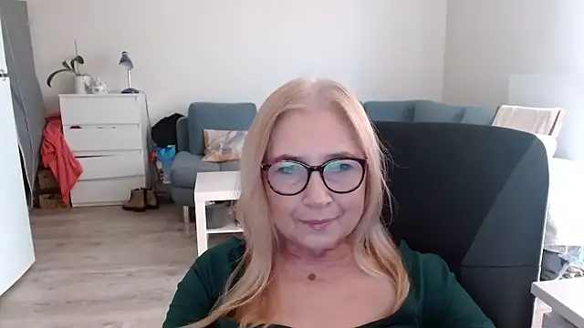 Snapshot of sofia_xkiss chatting on February 17, 7:47 am sofia xkiss online show from February 17, 7:47 am