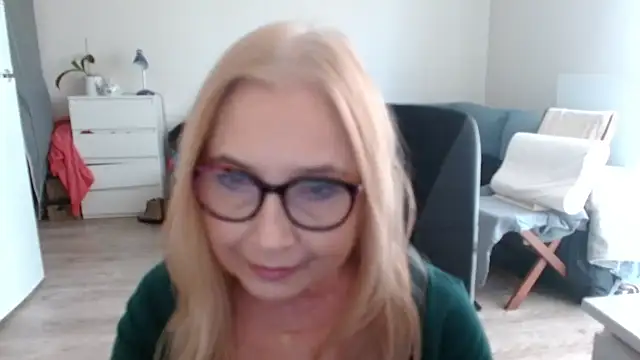 Snapshot of sofia_xkiss chatting on February 17, 10:51 am sofia xkiss online show from February 17, 10:51 am