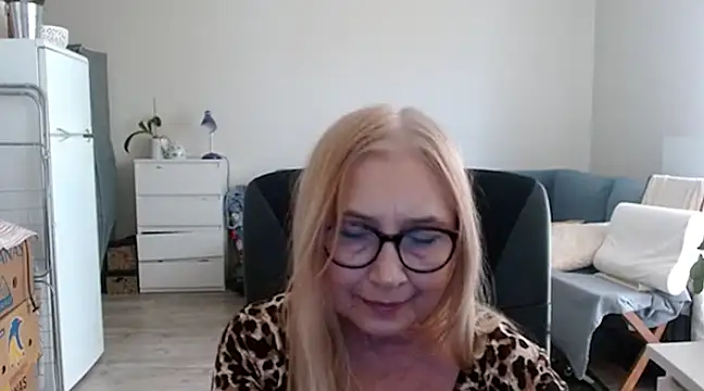 Snapshot of sofia_xkiss chatting on February 18, 11:22 am sofia xkiss online show from February 18, 11:22 am