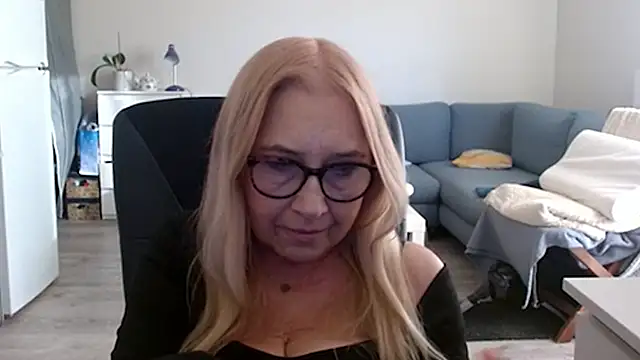 Snapshot of sofia_xkiss chatting on February 20, 2:35 pm sofia xkiss online show from February 20, 2:35 pm