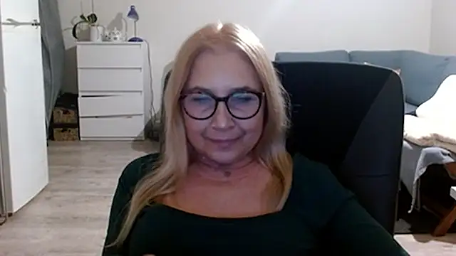 Snapshot of sofia_xkiss chatting on February 21, 6:04 pm sofia xkiss online show from February 21, 6:04 pm