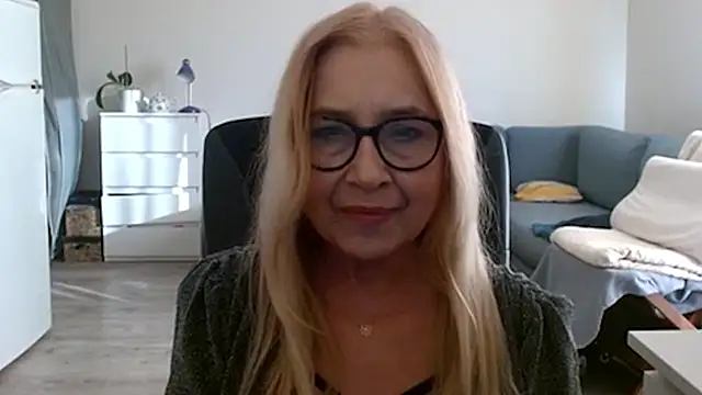 Snapshot of sofia_xkiss chatting on February 22, 2:41 pm sofia xkiss online show from February 22, 2:41 pm