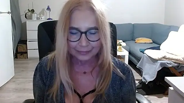 Snapshot of sofia_xkiss chatting on February 22, 5:46 pm sofia xkiss online show from February 22, 5:46 pm