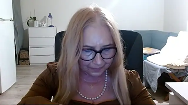 Snapshot of sofia_xkiss chatting on February 23, 5:50 pm sofia xkiss online show from February 23, 5:50 pm