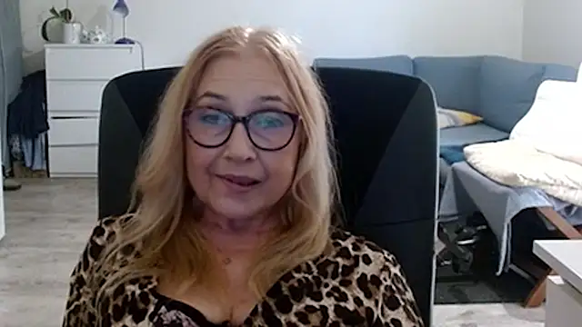 Snapshot of sofia_xkiss chatting on February 24, 10:48 am sofia xkiss online show from February 24, 10:48 am