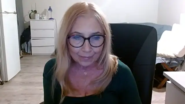 Snapshot of sofia_xkiss chatting on February 25, 5:58 pm sofia xkiss online show from February 25, 5:58 pm
