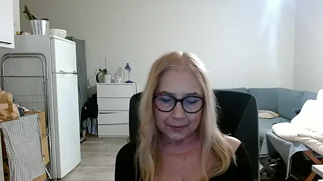 Snapshot of sofia_xkiss chatting on February 26, 2:46 pm sofia xkiss online show from February 26, 2:46 pm