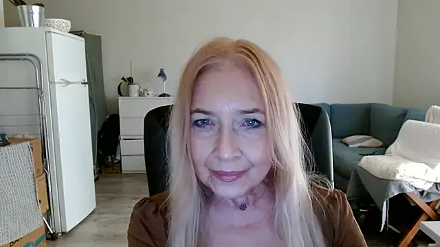 Snapshot of sofia_xkiss chatting on February 27, 2:43 pm sofia xkiss online show from February 27, 2:43 pm