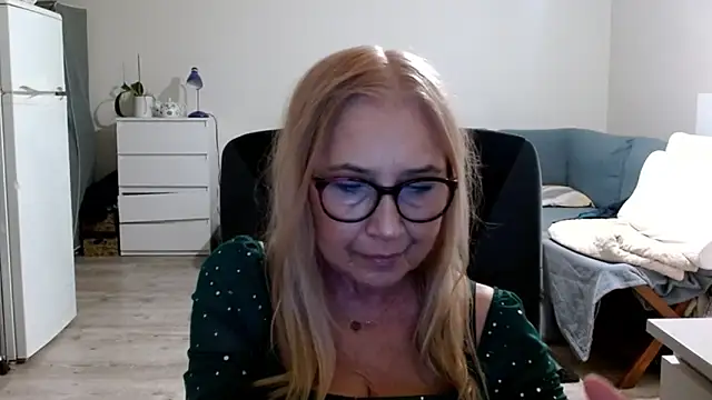 Snapshot of sofia_xkiss chatting on February 28, 2:42 pm sofia xkiss online show from February 28, 2:42 pm