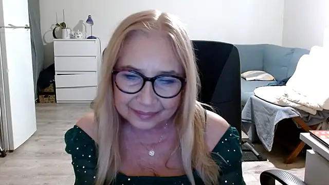 Snapshot of sofia_xkiss chatting on February 28, 5:48 pm sofia xkiss online show from February 28, 5:48 pm