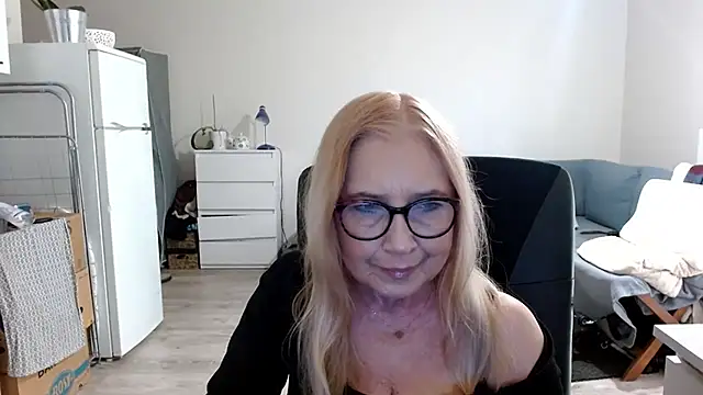 Snapshot of sofia_xkiss chatting on March 3, 7:54 am sofia xkiss online show from March 3, 7:54 am