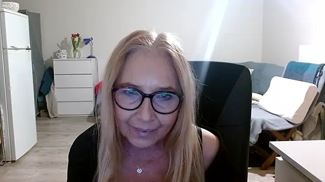 Snapshot of sofia_xkiss chatting on March 9, 6:11 pm sofia xkiss online show from March 9, 6:11 pm