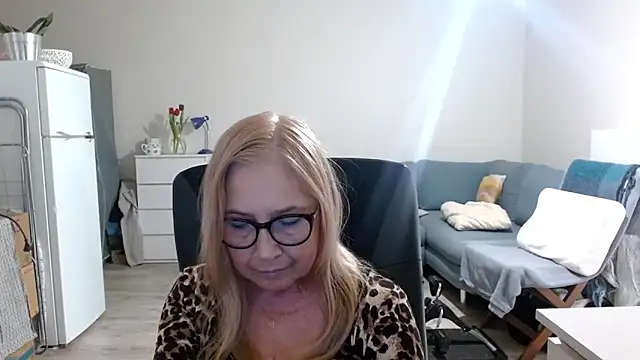 Snapshot of sofia_xkiss chatting on March 11, 7:48 am sofia xkiss online show from March 11, 7:48 am