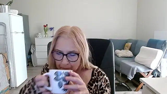 Snapshot of sofia_xkiss chatting on March 11, 10:51 am sofia xkiss online show from March 11, 10:51 am