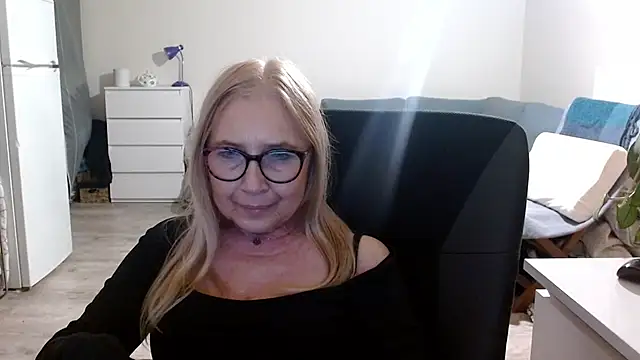 Snapshot of sofia_xkiss chatting on March 16, 6:01 pm sofia xkiss online show from March 16, 6:01 pm