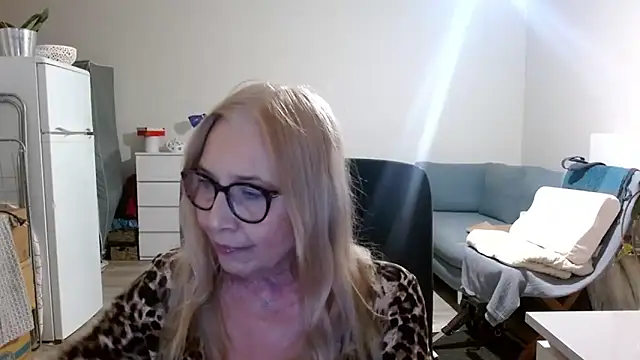 Snapshot of sofia_xkiss chatting on March 17, 9:34 pm sofia xkiss online show from March 17, 9:34 pm