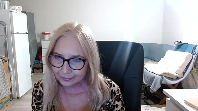 Snapshot of sofia_xkiss chatting on March 18, 1:21 am sofia xkiss online show from March 18, 1:21 am
