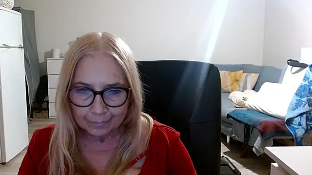Snapshot of sofia_xkiss chatting on March 18, 5:42 pm sofia xkiss online show from March 18, 5:42 pm