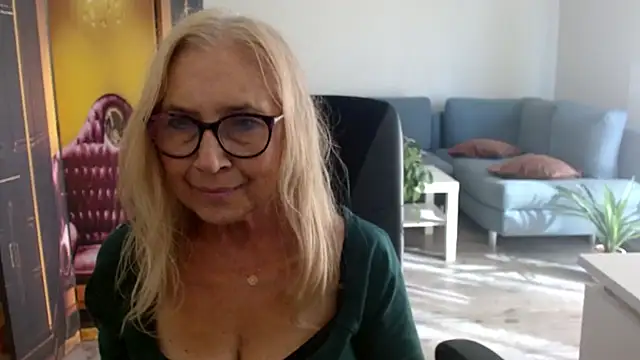 Snapshot of sofia_xkiss chatting on September 9, 1:43 pm sofia xkiss online show from September 9, 1:43 pm