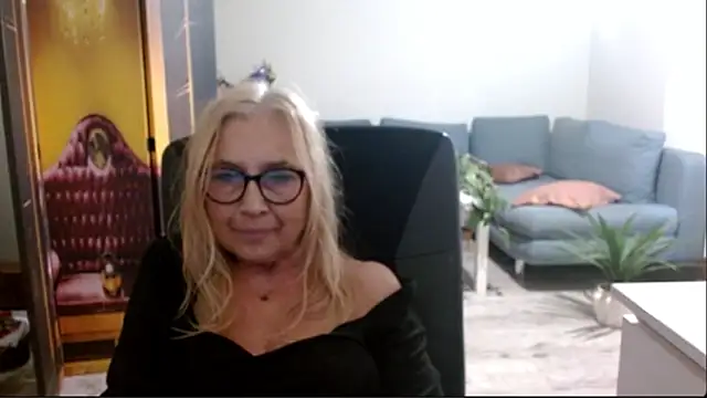 Snapshot of sofia_xkiss chatting on September 22, 2:30 pm sofia xkiss online show from September 22, 2:30 pm