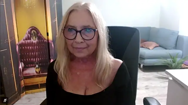 Snapshot of sofia_xkiss chatting on October 6, 1:52 pm sofia xkiss online show from October 6, 1:52 pm
